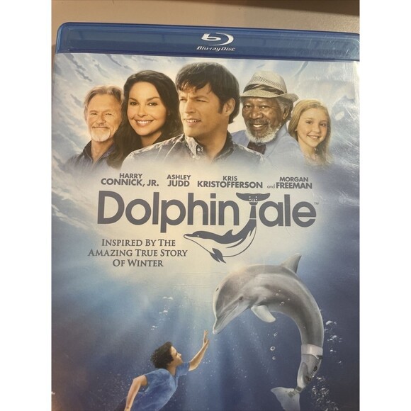 Dolphin Tale (Blu-ray) Only - Picture 2 of 7